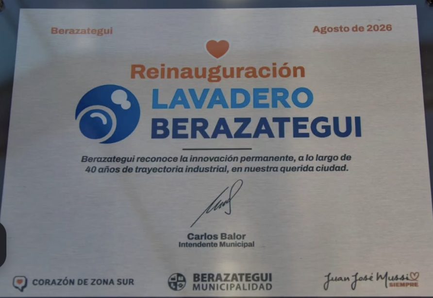Detalle de la placa de reconocimiento del municipio de Berazategui